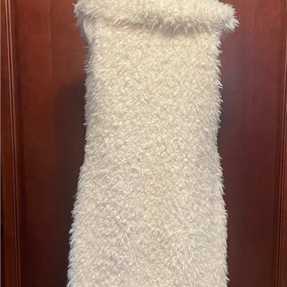 Me Jane Winter White Fuzzy Long Cozy Vest - Picture 2 of 7